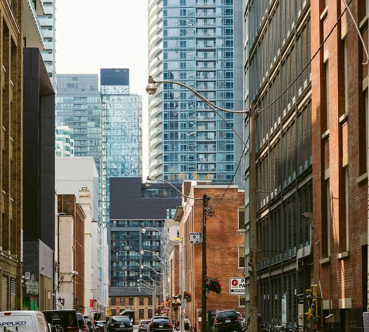 Quickstay - Class In Yorkville Toronto Hotel